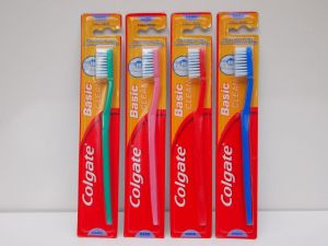 Colgate четка за зъби осн. почистване (Medium)