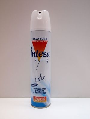 Intesa лак за коса с лека до средно силна фиксация 300 мл.